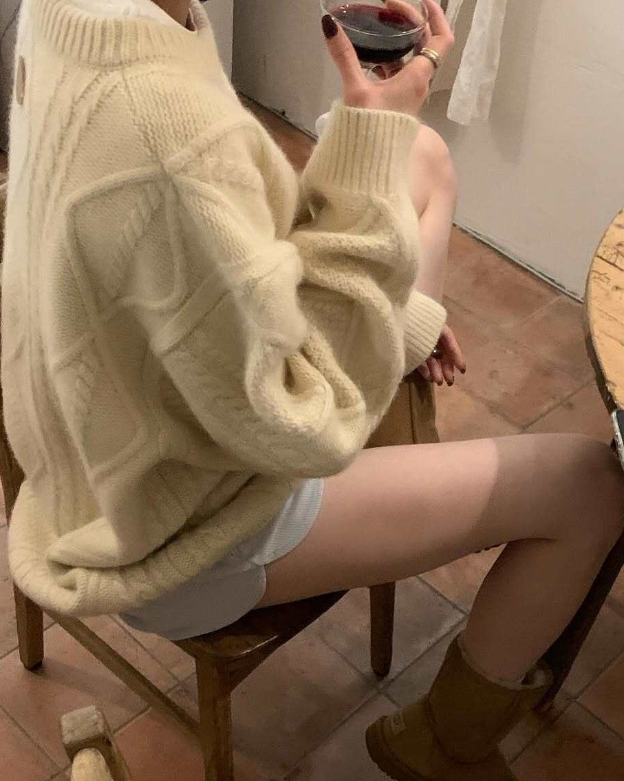 ケーブルオーバーニットセーター