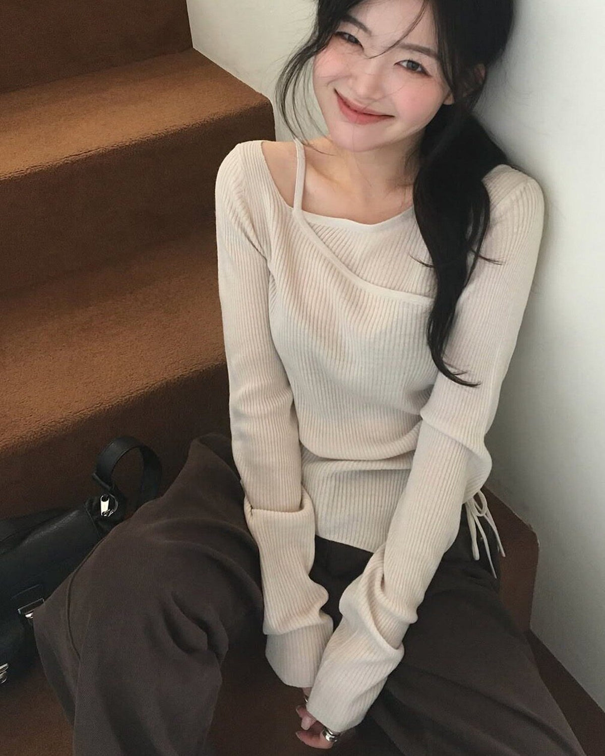 アシメオフショルニット