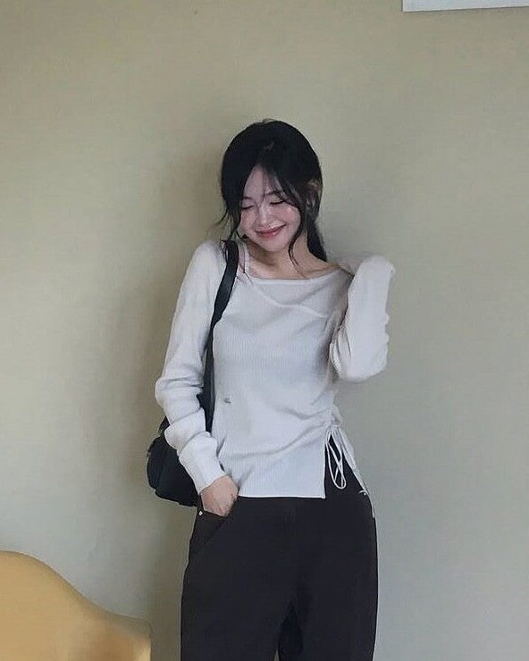 アシメオフショルニット