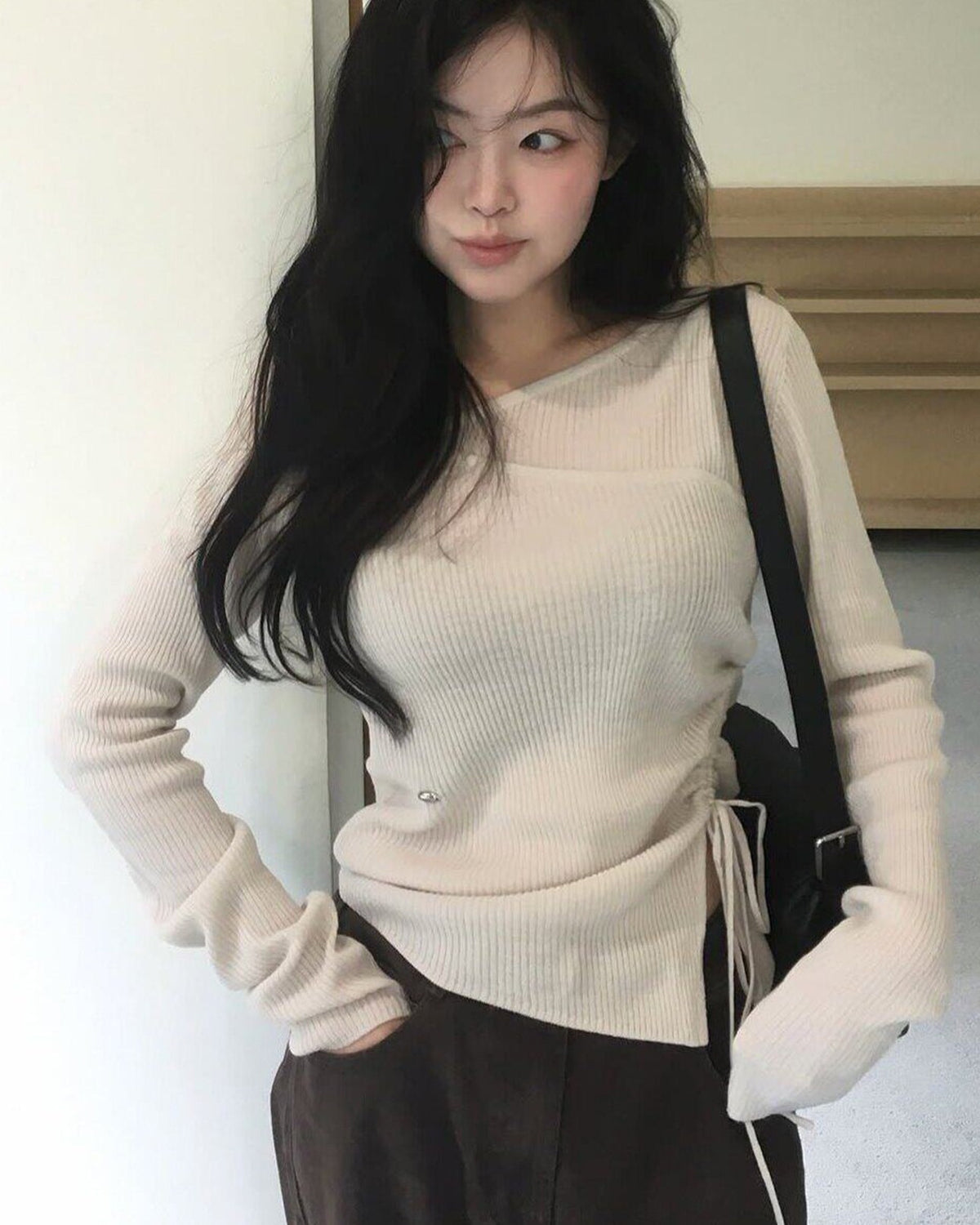 アシメオフショルニット