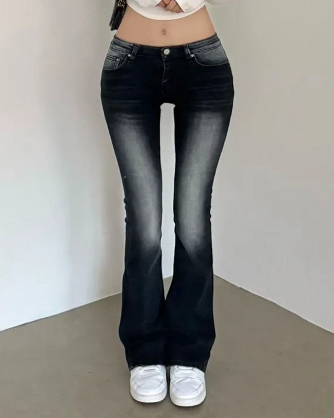 ローライズセミフレアデニムパンツ