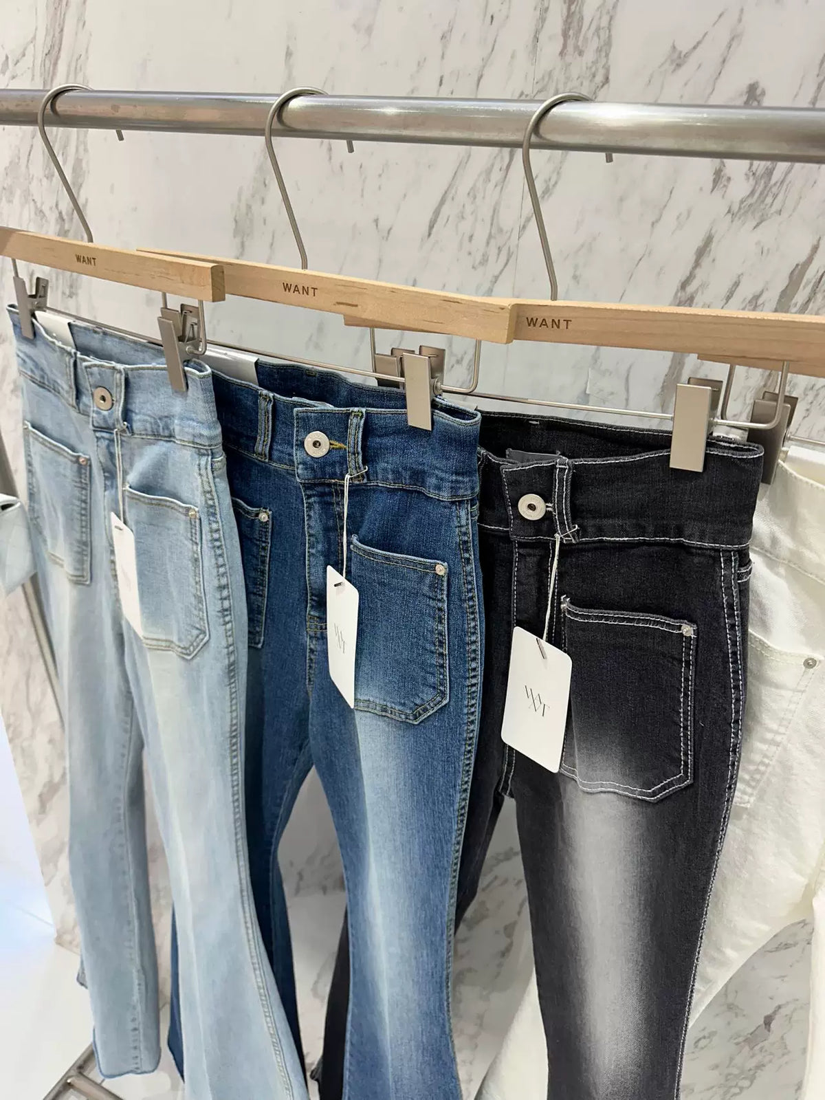 ハイウエストセミフレアデニムパンツ